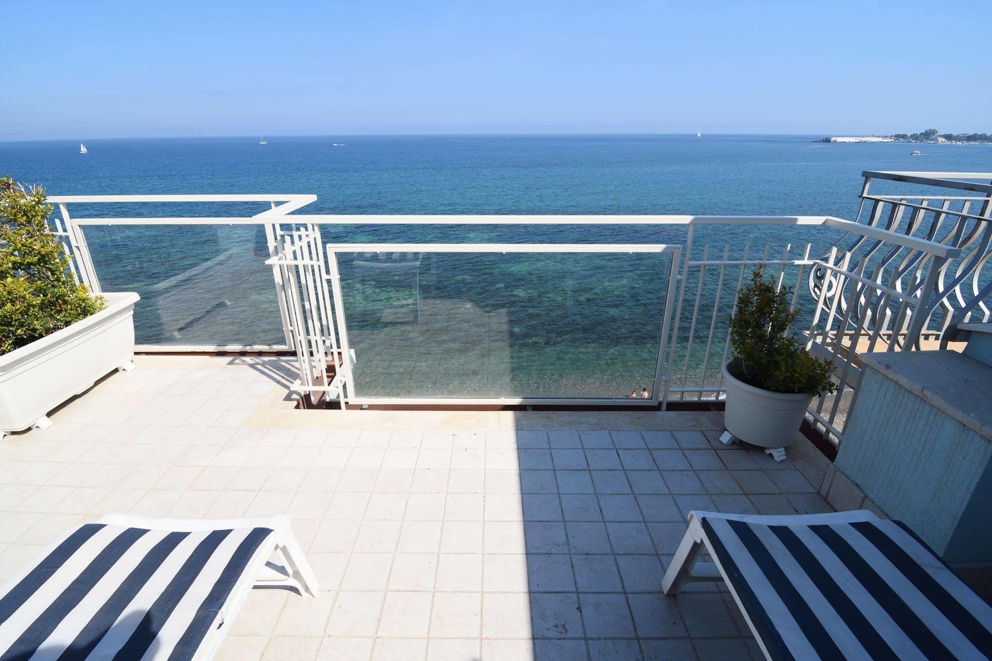 Nina B&B Giardini-Naxos Kültér fotó