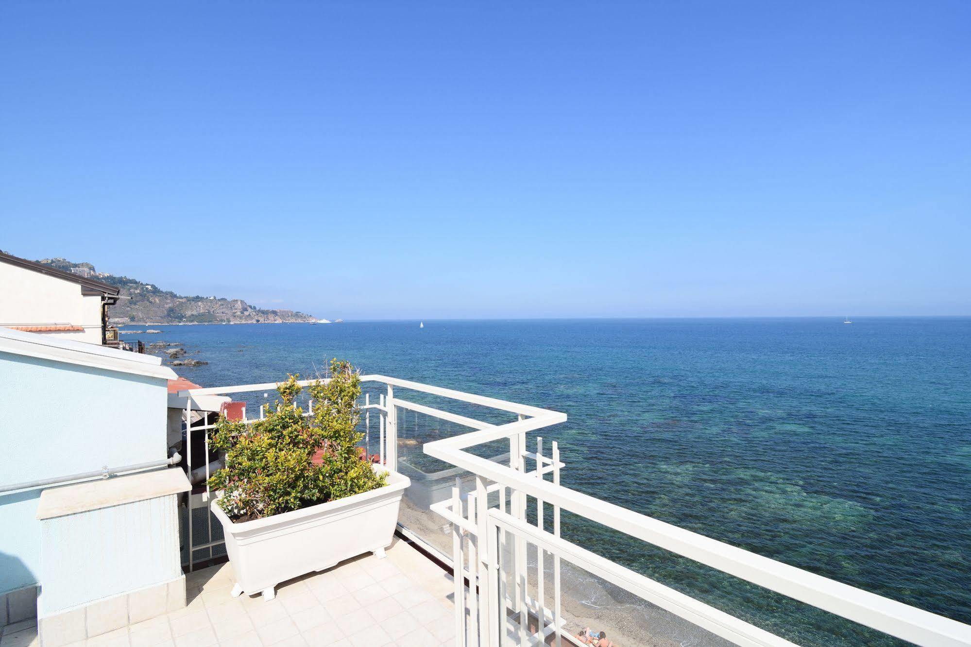 Nina B&B Giardini-Naxos Kültér fotó